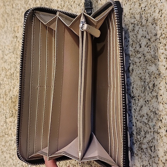 Dana Buchman Wristlet/Wallet Accordian Style - Picture 3 of 5